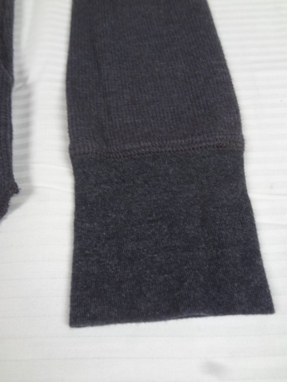 OLD NAVY DARK GRAY LONG SLEEVE WAFFLE WEEVE MEDIUM WOMENS T-SHIRT L816 - Picture 2 of 4
